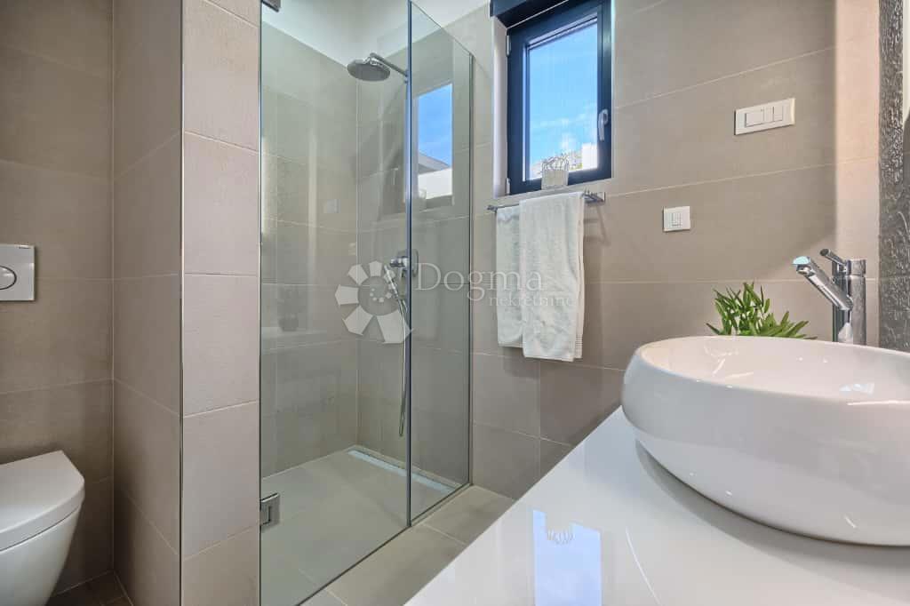 Hiša Strožanac, Podstrana, 293m2