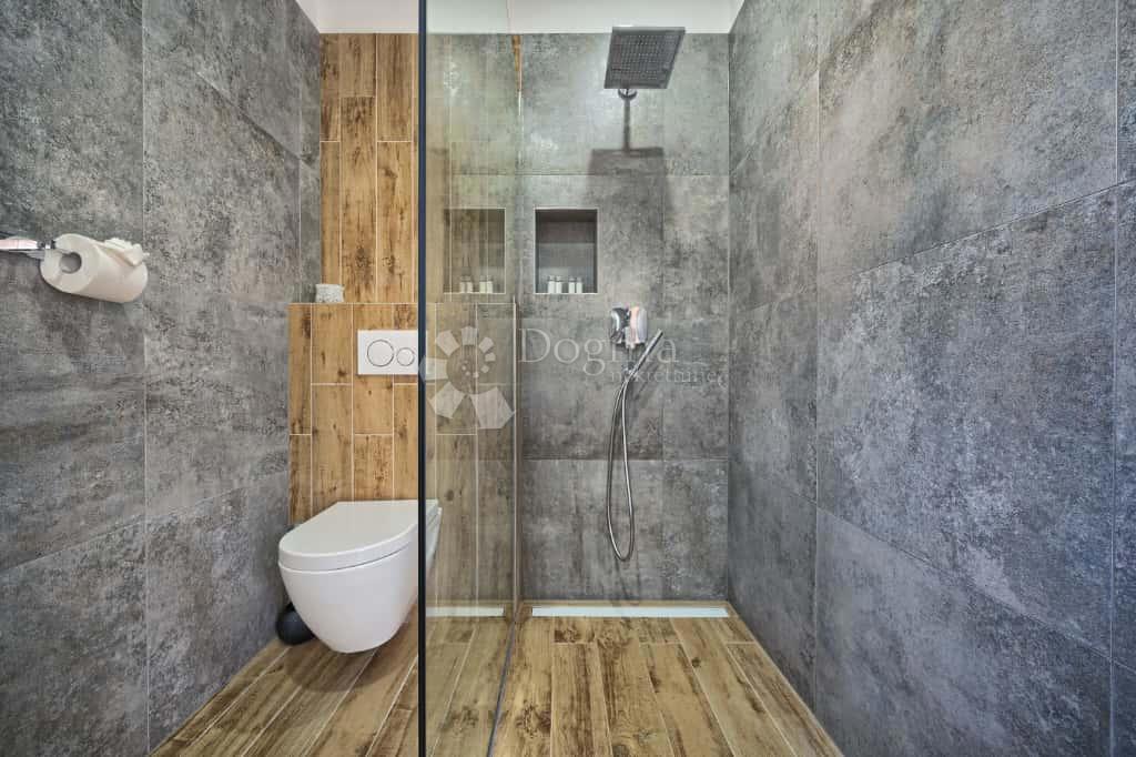 Hiša Strožanac, Podstrana, 293m2