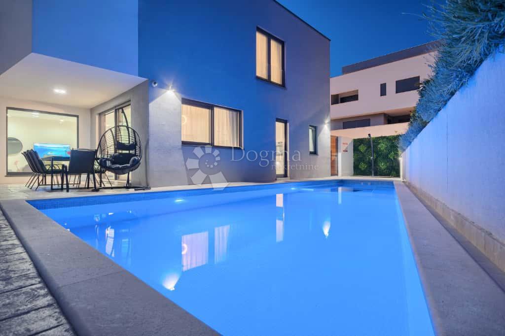 Hiša Strožanac, Podstrana, 293m2