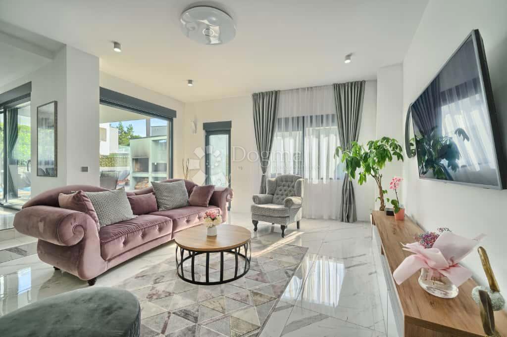 Hiša Strožanac, Podstrana, 293m2