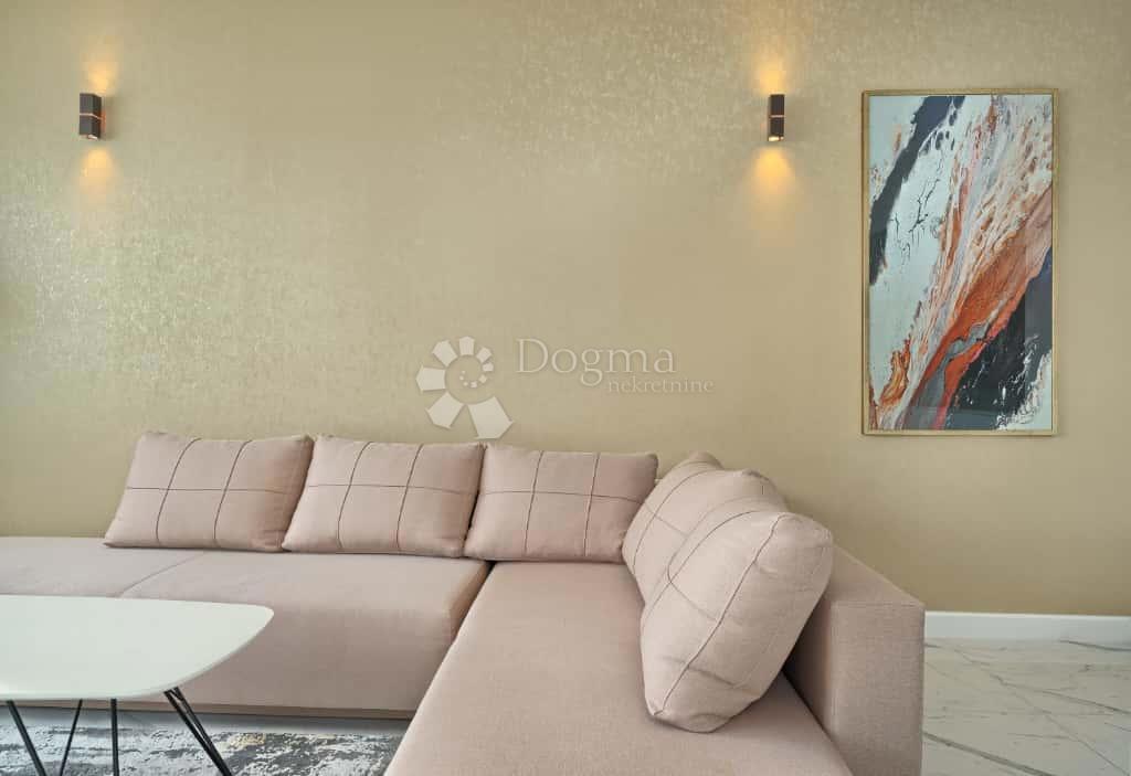 Hiša Strožanac, Podstrana, 293m2