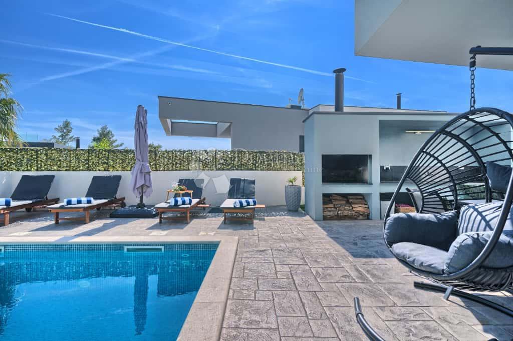 Hiša Strožanac, Podstrana, 293m2