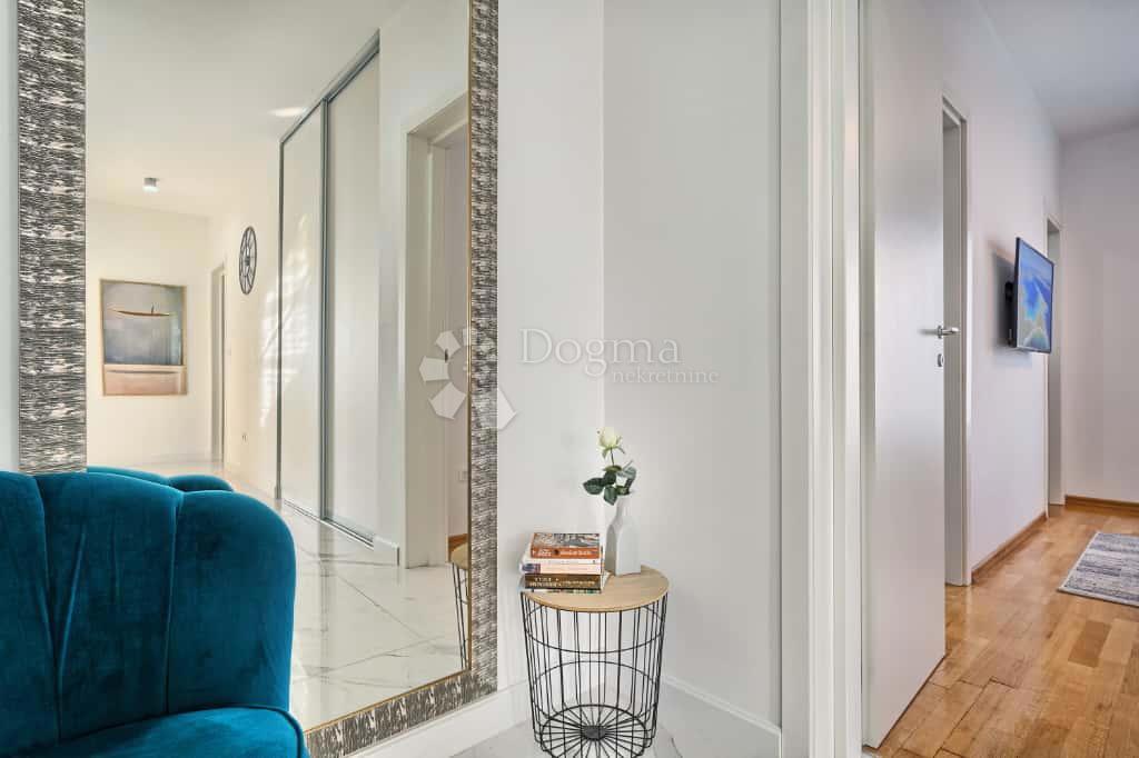 Hiša Strožanac, Podstrana, 293m2