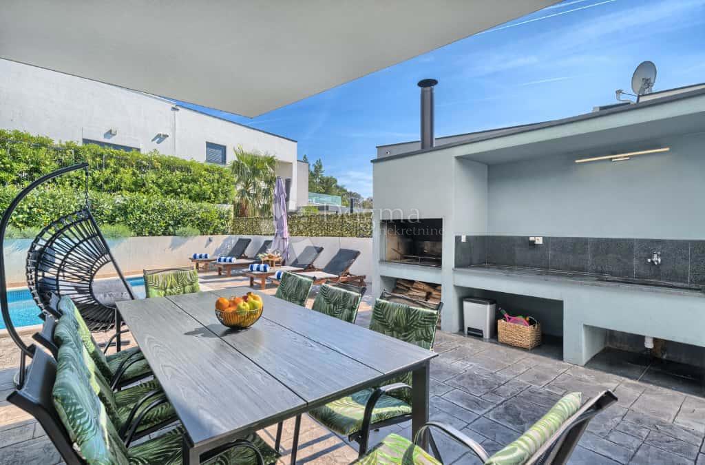 Hiša Strožanac, Podstrana, 293m2