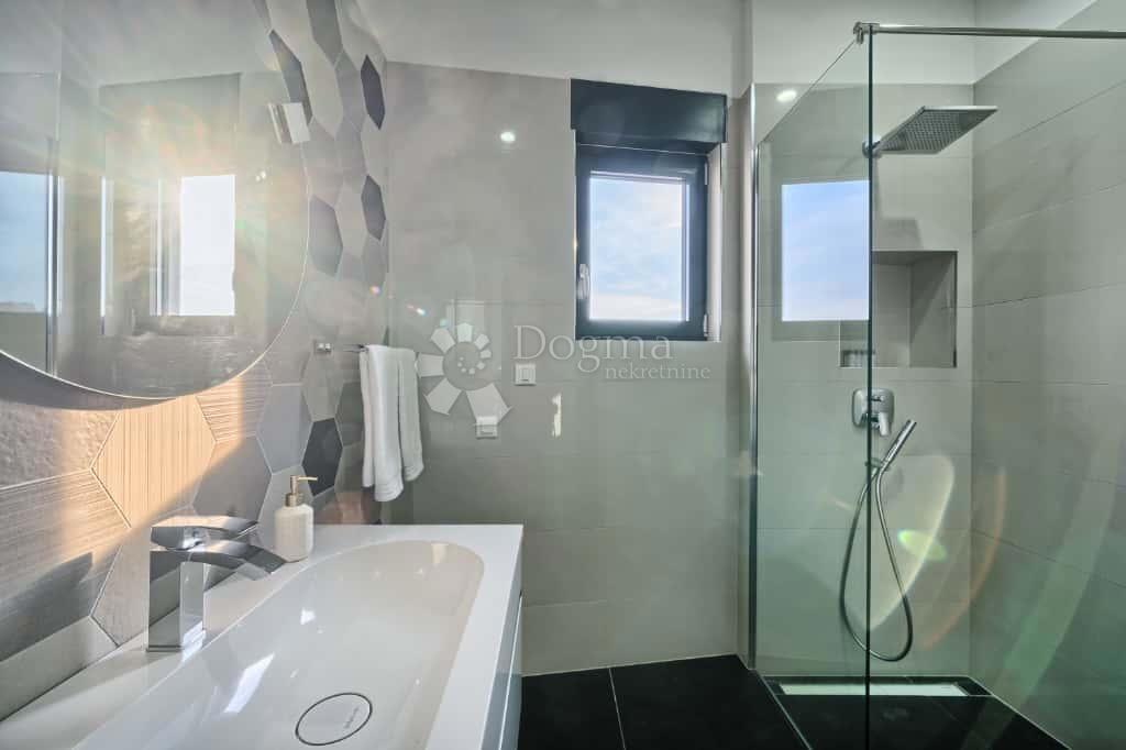 Hiša Strožanac, Podstrana, 293m2