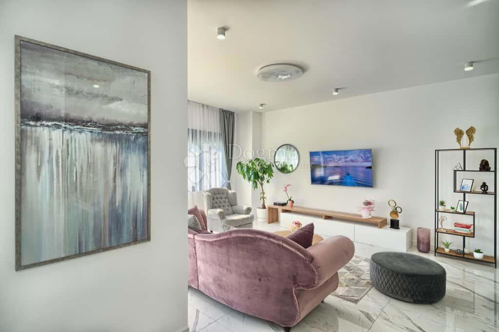 Hiša Strožanac, Podstrana, 293m2