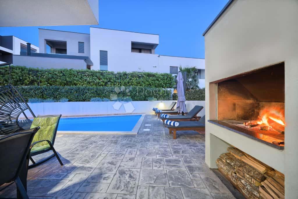 Hiša Strožanac, Podstrana, 293m2