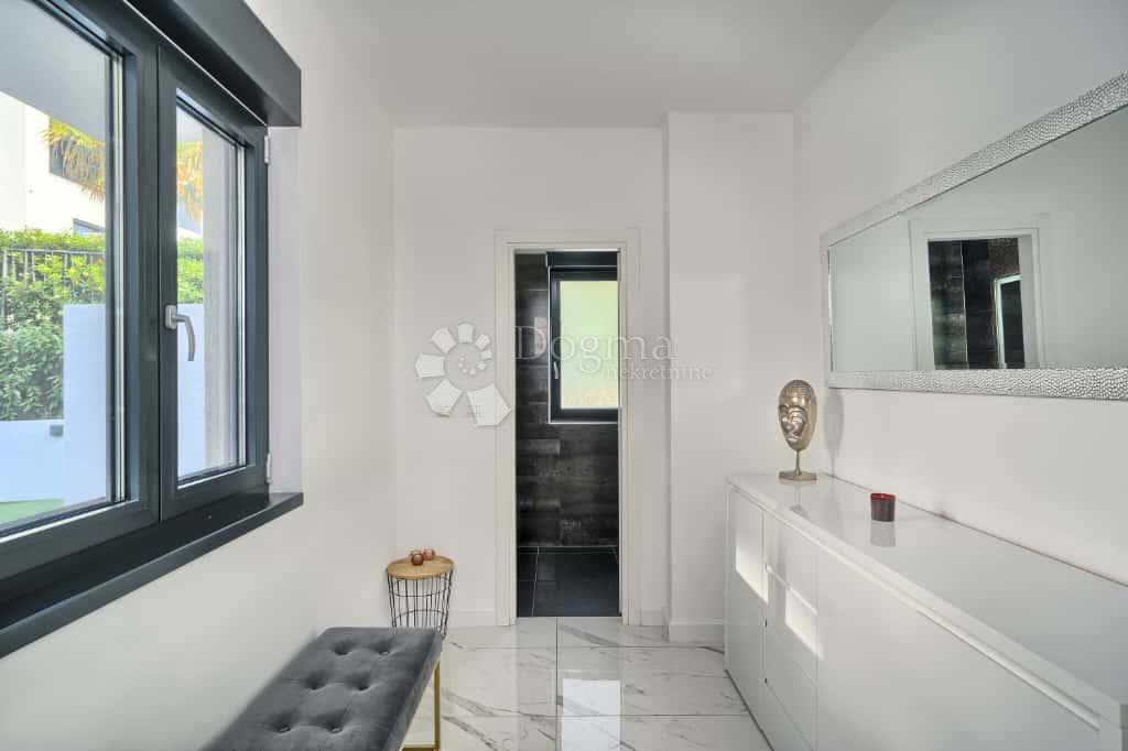 Hiša Strožanac, Podstrana, 293m2