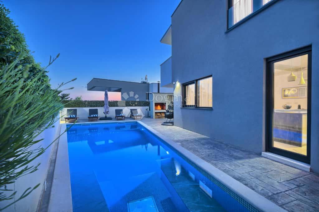 Hiša Strožanac, Podstrana, 293m2