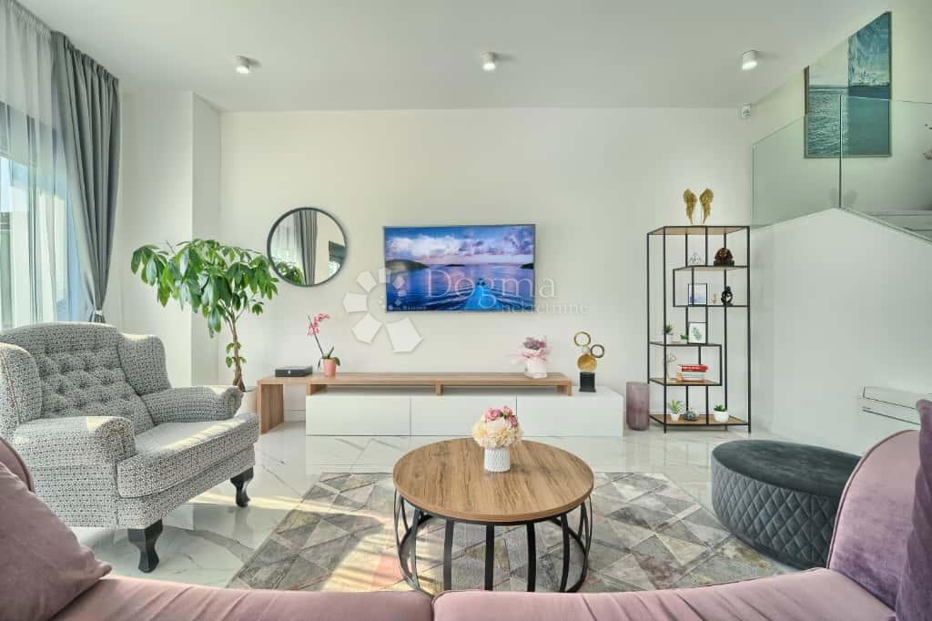 Hiša Strožanac, Podstrana, 293m2