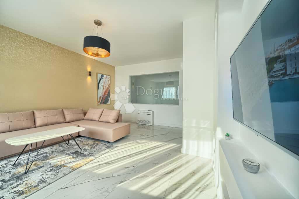 Hiša Strožanac, Podstrana, 293m2