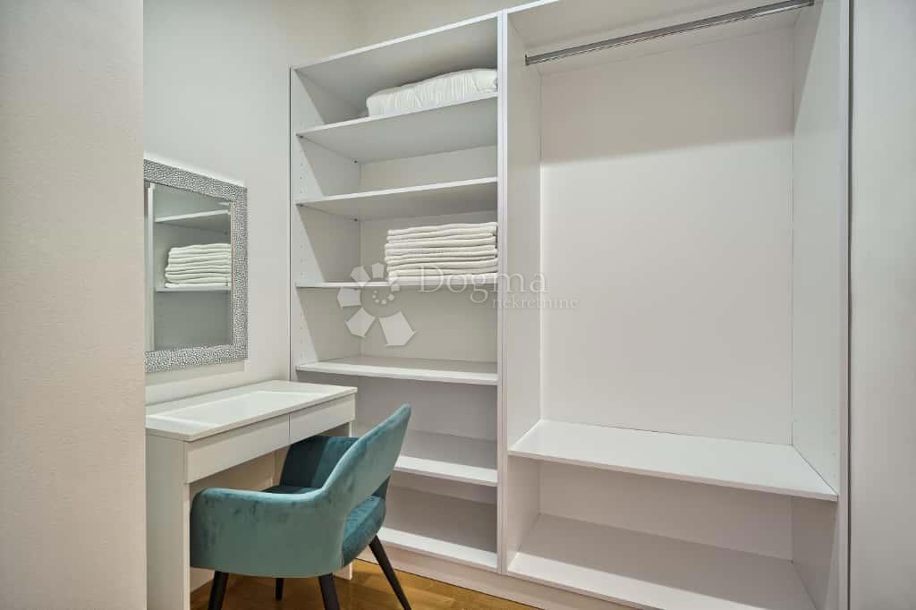 Hiša Strožanac, Podstrana, 293m2