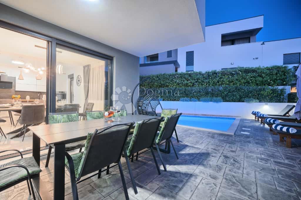 Hiša Strožanac, Podstrana, 293m2