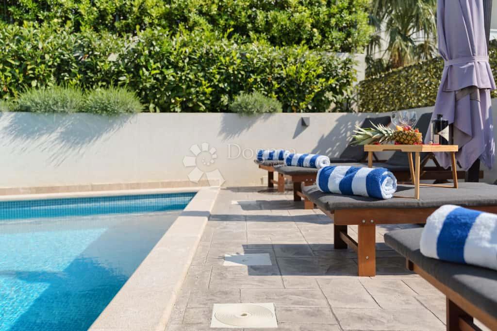 Hiša Strožanac, Podstrana, 293m2