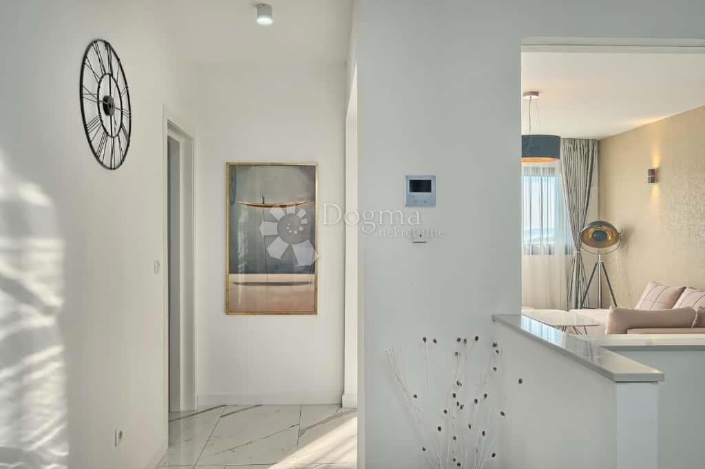 Hiša Strožanac, Podstrana, 293m2