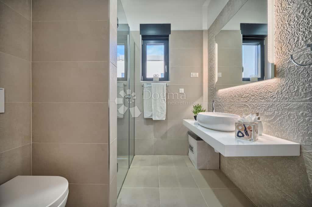 Hiša Strožanac, Podstrana, 293m2