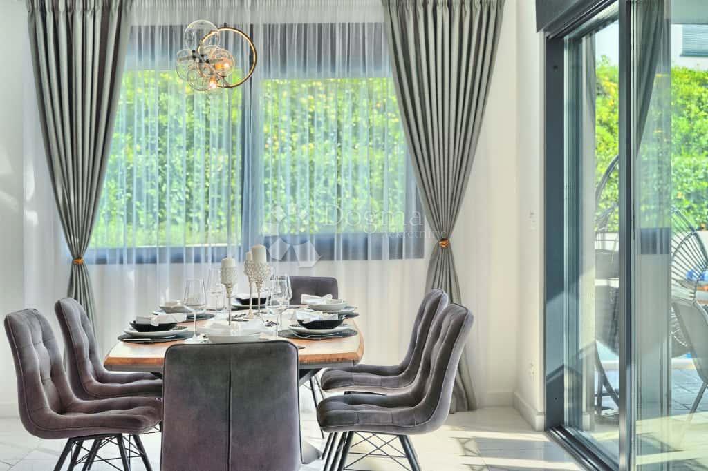 Hiša Strožanac, Podstrana, 293m2