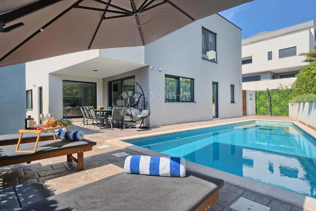 Hiša Strožanac, Podstrana, 293m2