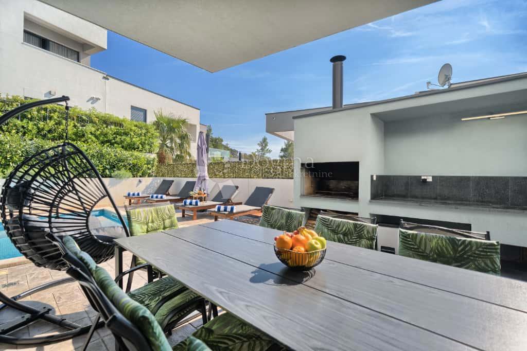 Hiša Strožanac, Podstrana, 293m2