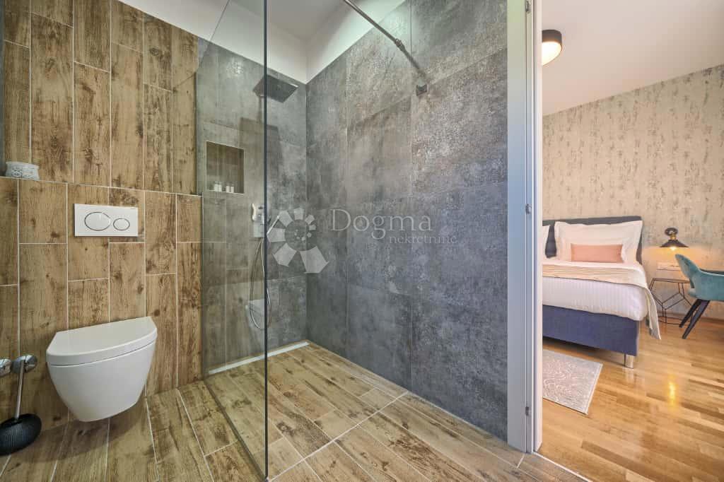 Hiša Strožanac, Podstrana, 293m2