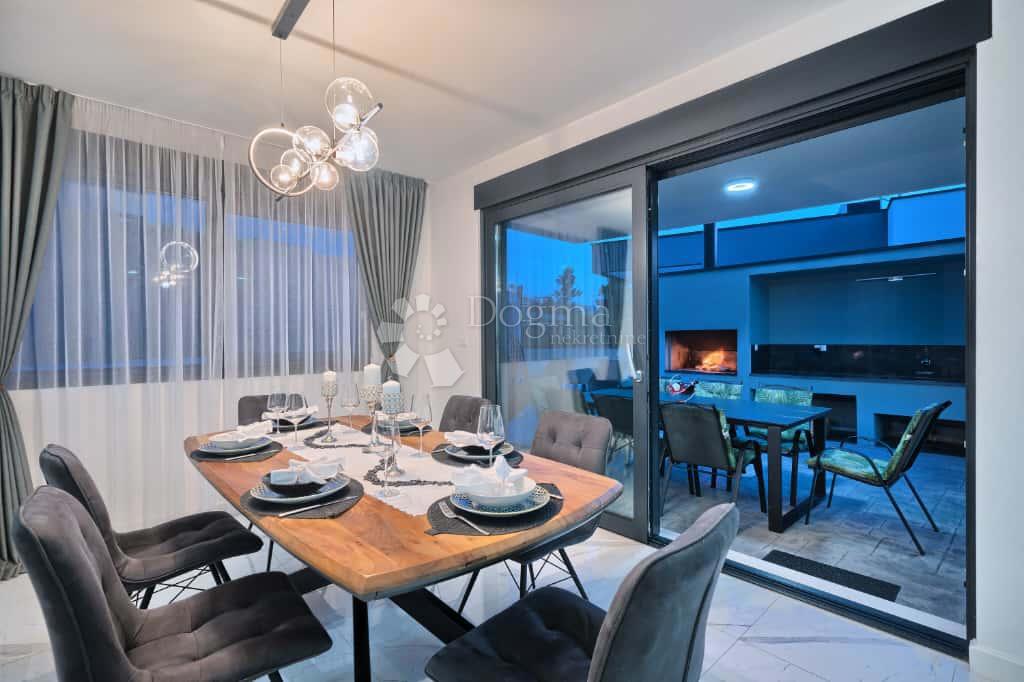 Hiša Strožanac, Podstrana, 293m2