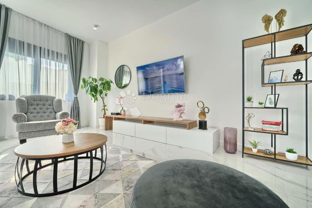 Hiša Strožanac, Podstrana, 293m2