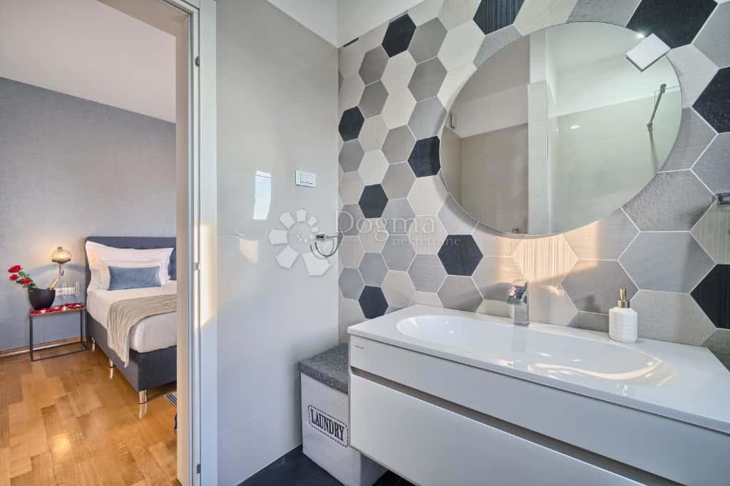 Hiša Strožanac, Podstrana, 293m2