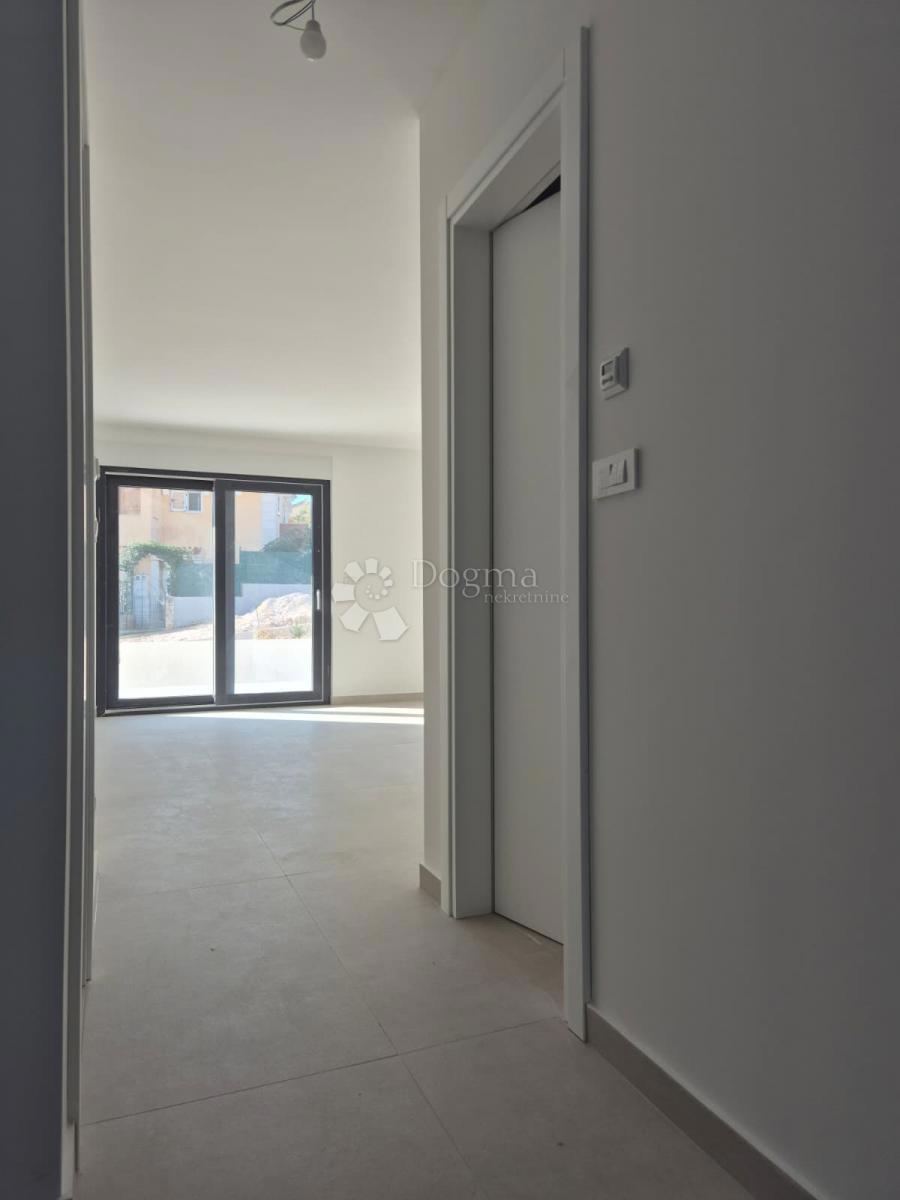 Stanovanje Okrug Gornji, Okrug, 99,04m2