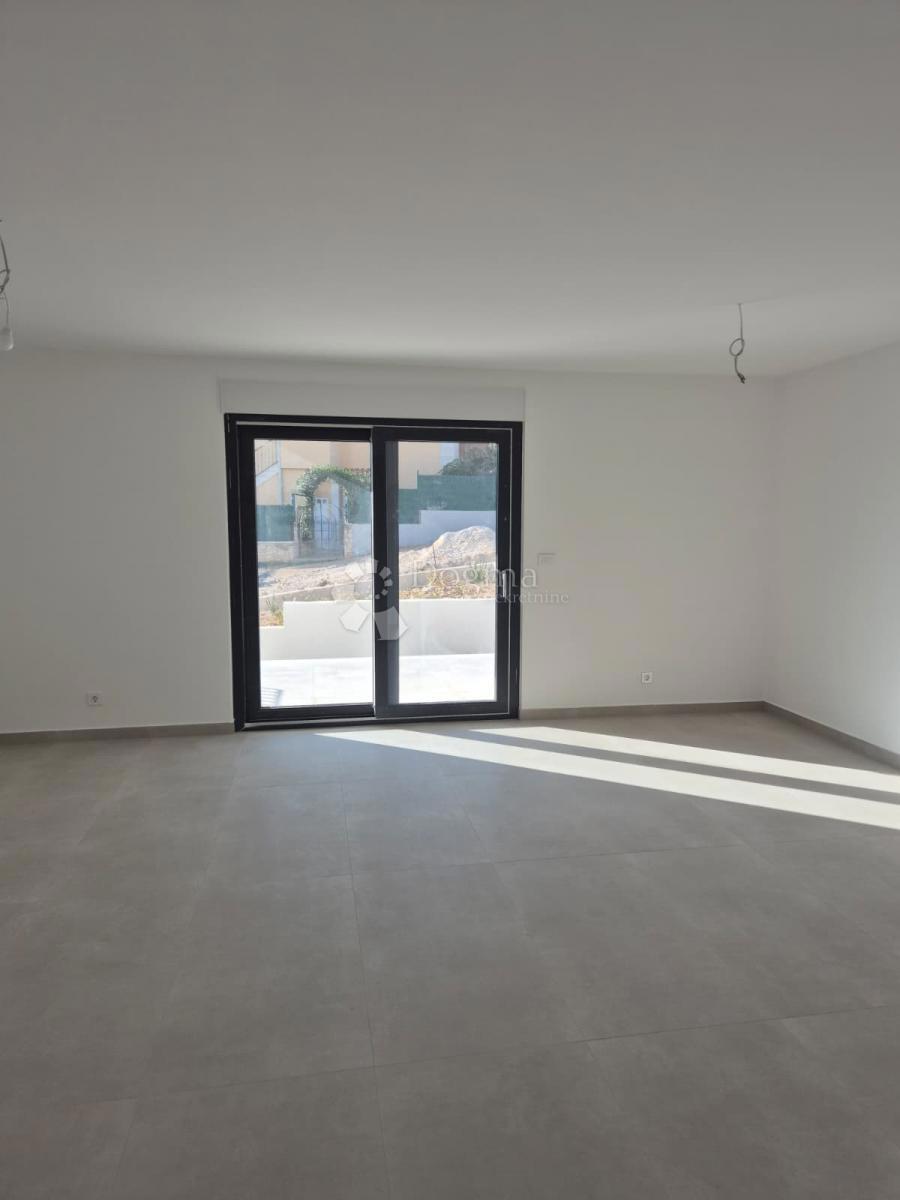 Stanovanje Okrug Gornji, Okrug, 99,04m2