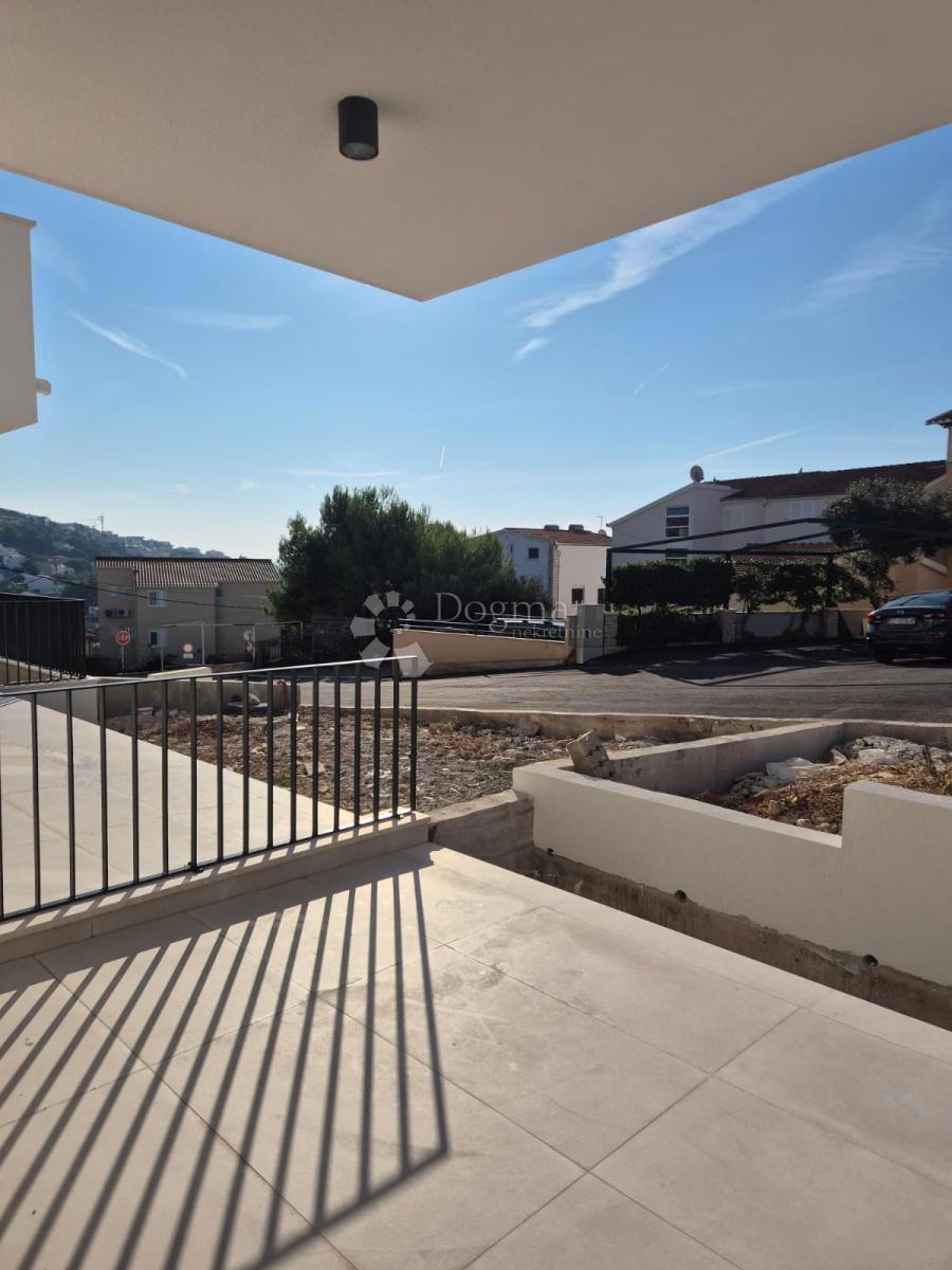 Stanovanje Okrug Gornji, Okrug, 99,04m2