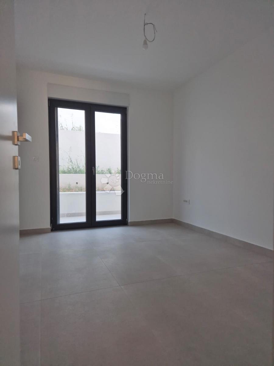 Stanovanje Okrug Gornji, Okrug, 99,04m2