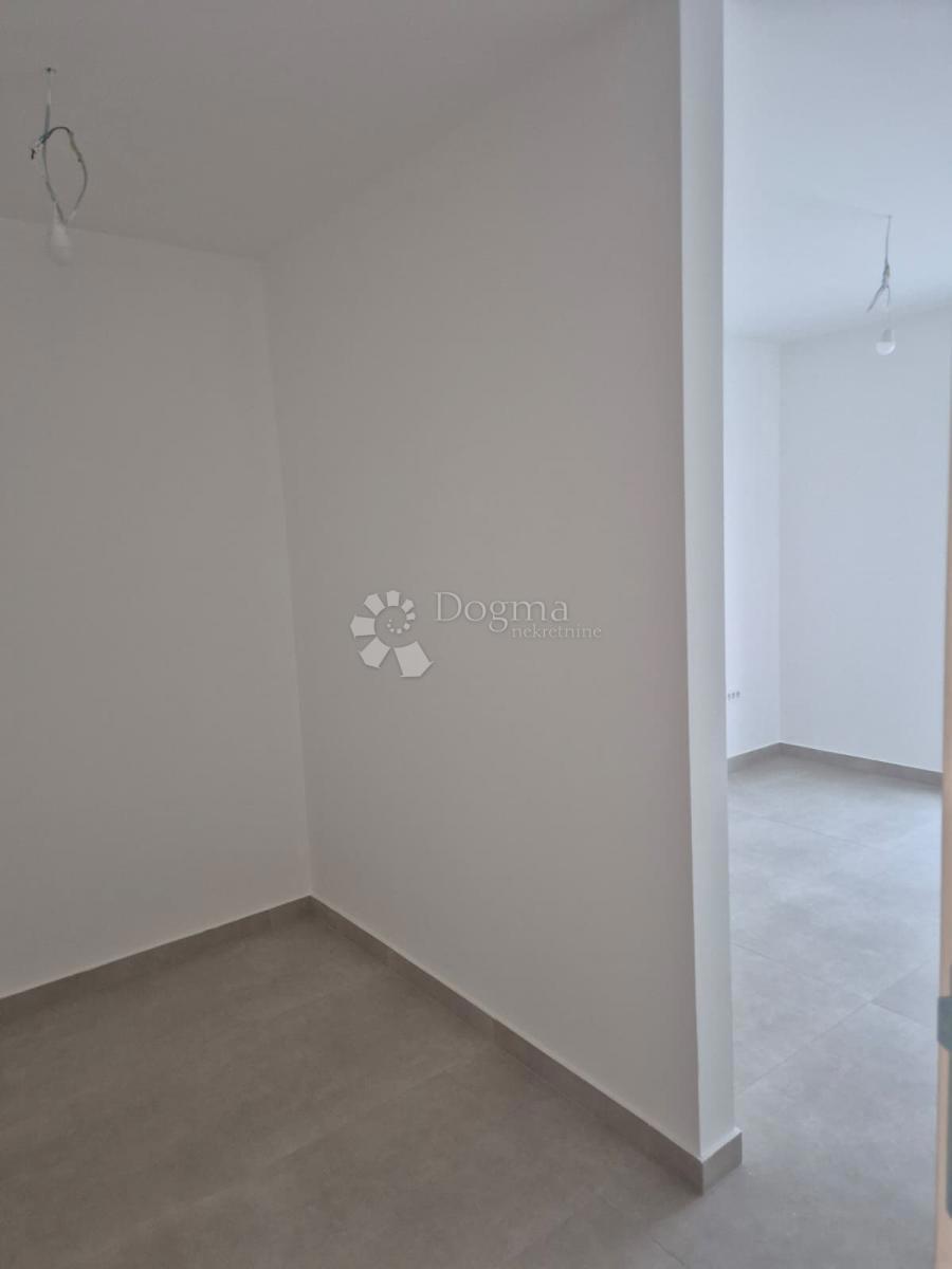 Stanovanje Okrug Gornji, Okrug, 99,04m2