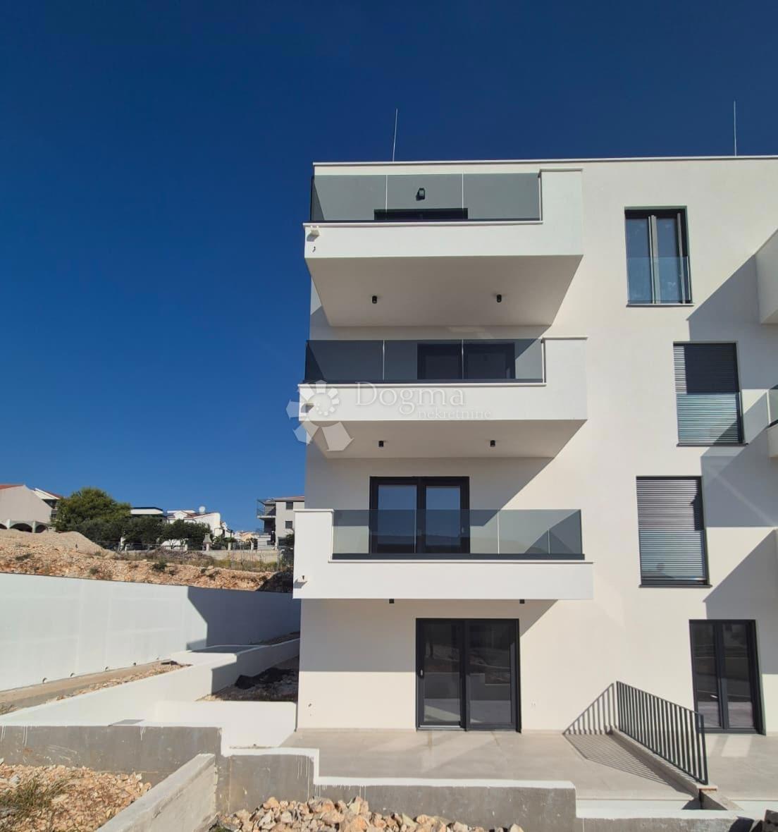 Stanovanje Okrug Gornji, Okrug, 99,04m2