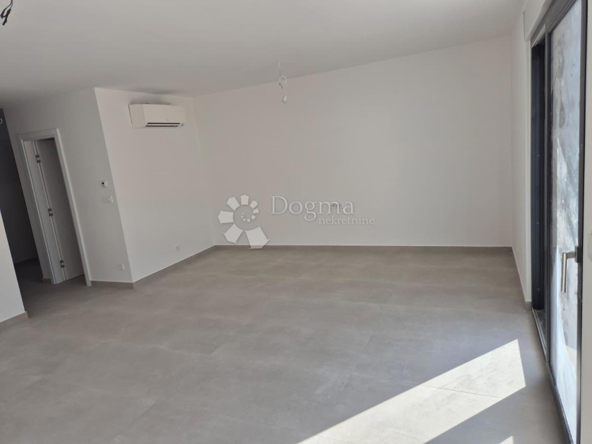 Stanovanje Okrug Gornji, Okrug, 99,04m2