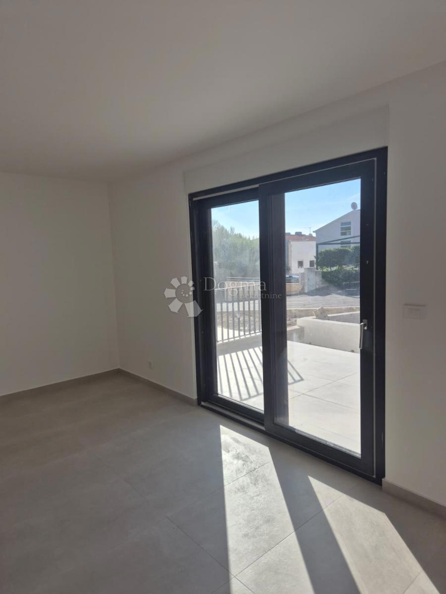 Stanovanje Okrug Gornji, Okrug, 99,04m2