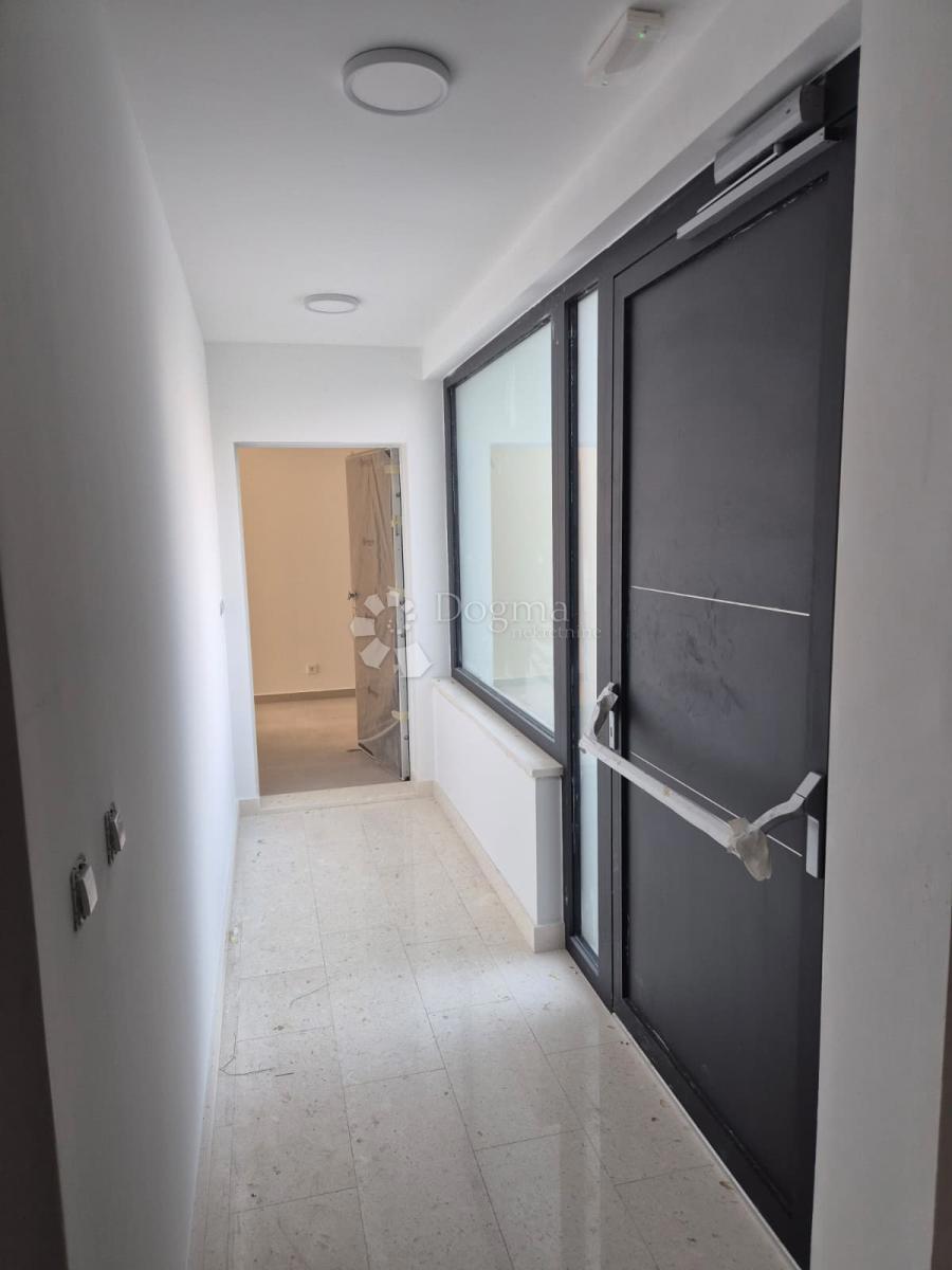 Stanovanje Okrug Gornji, Okrug, 99,04m2