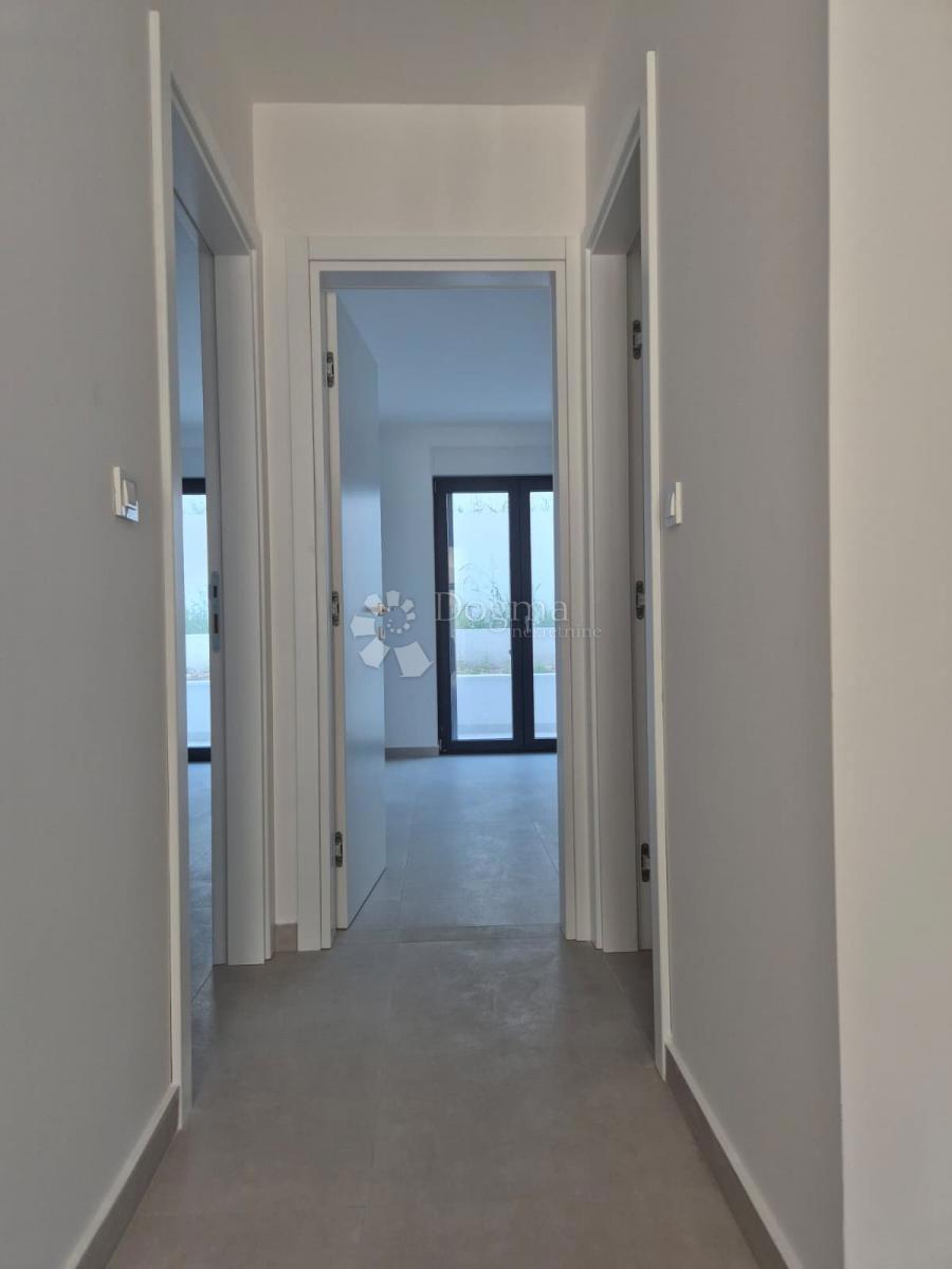 Stanovanje Okrug Gornji, Okrug, 99,04m2