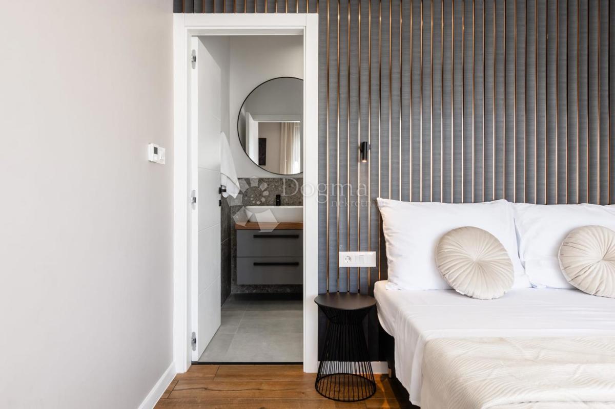 Vila z bazenom in panoramskim pogledom na morje