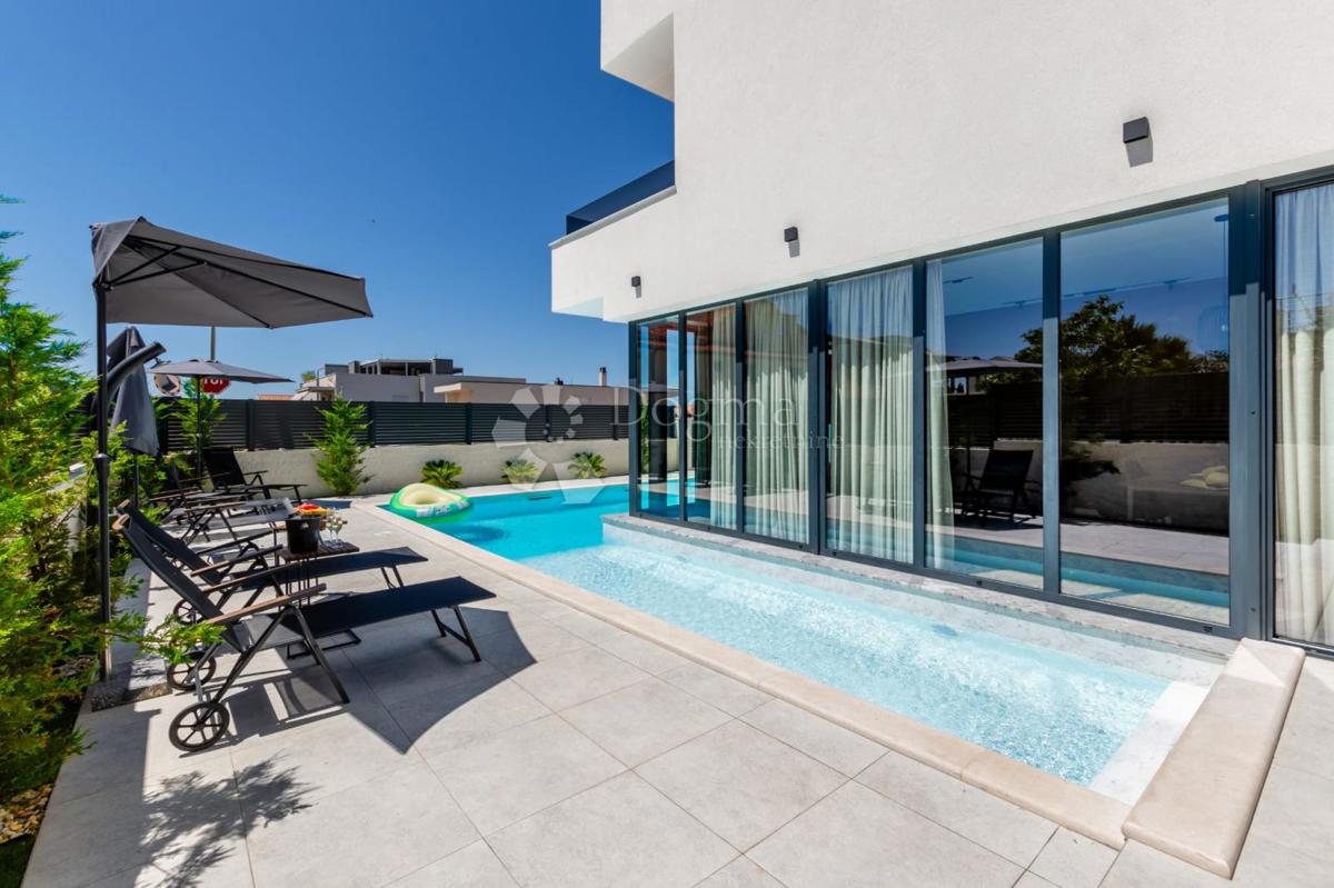 Vila z bazenom in panoramskim pogledom na morje