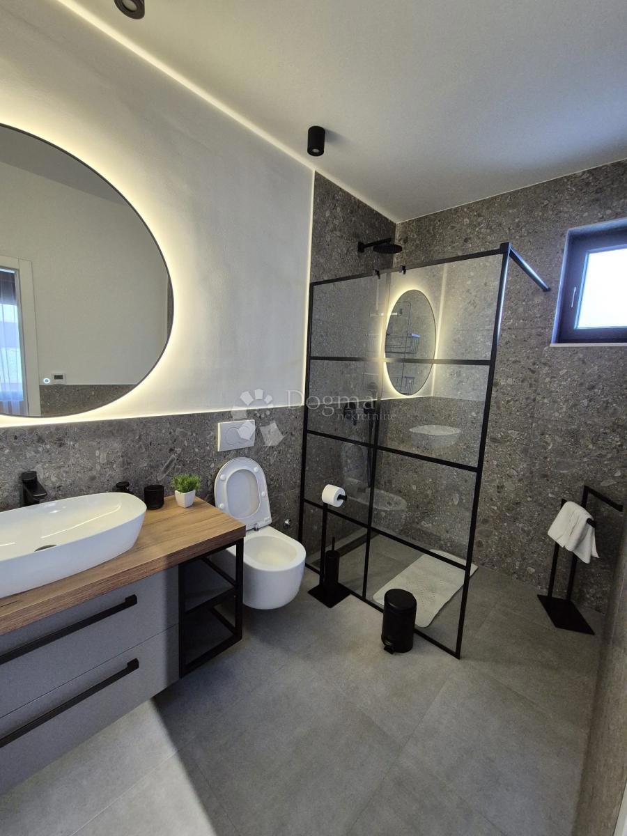 Vila z bazenom in panoramskim pogledom na morje