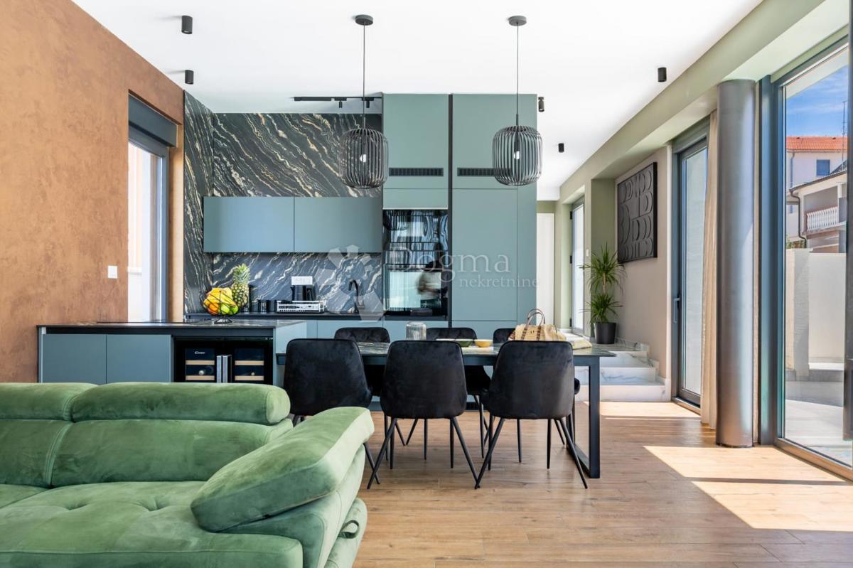 Vila z bazenom in panoramskim pogledom na morje