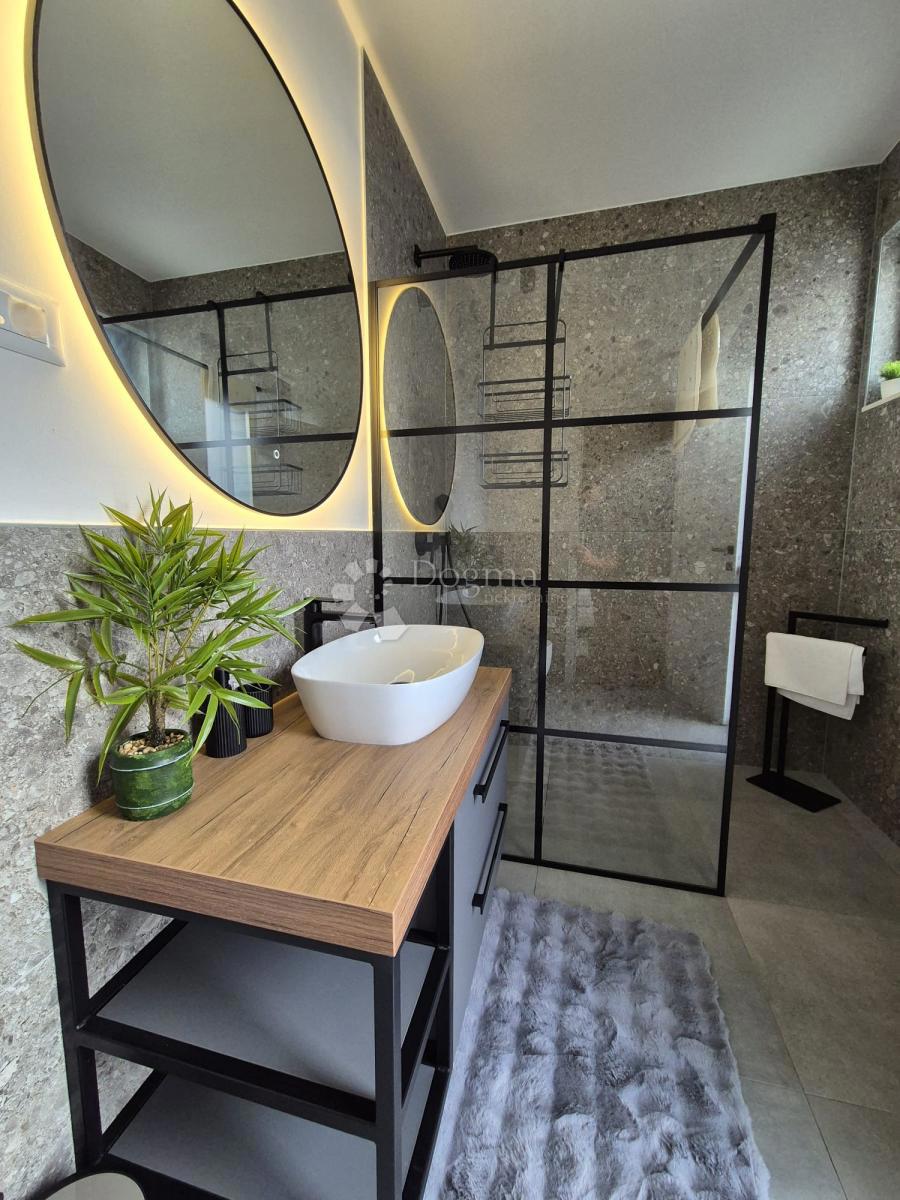 Vila z bazenom in panoramskim pogledom na morje