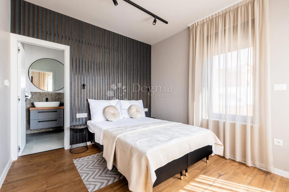 Vila z bazenom in panoramskim pogledom na morje