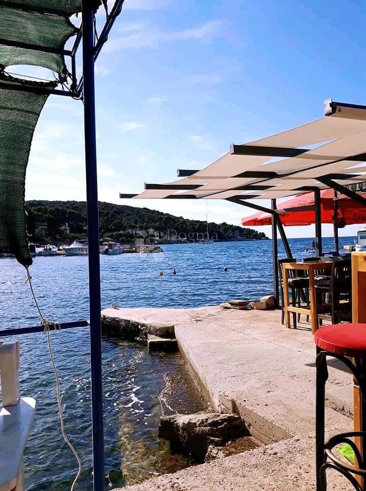 Luksuzno dvosobno stanovanje z vrtom in garažo, 200 m od morja