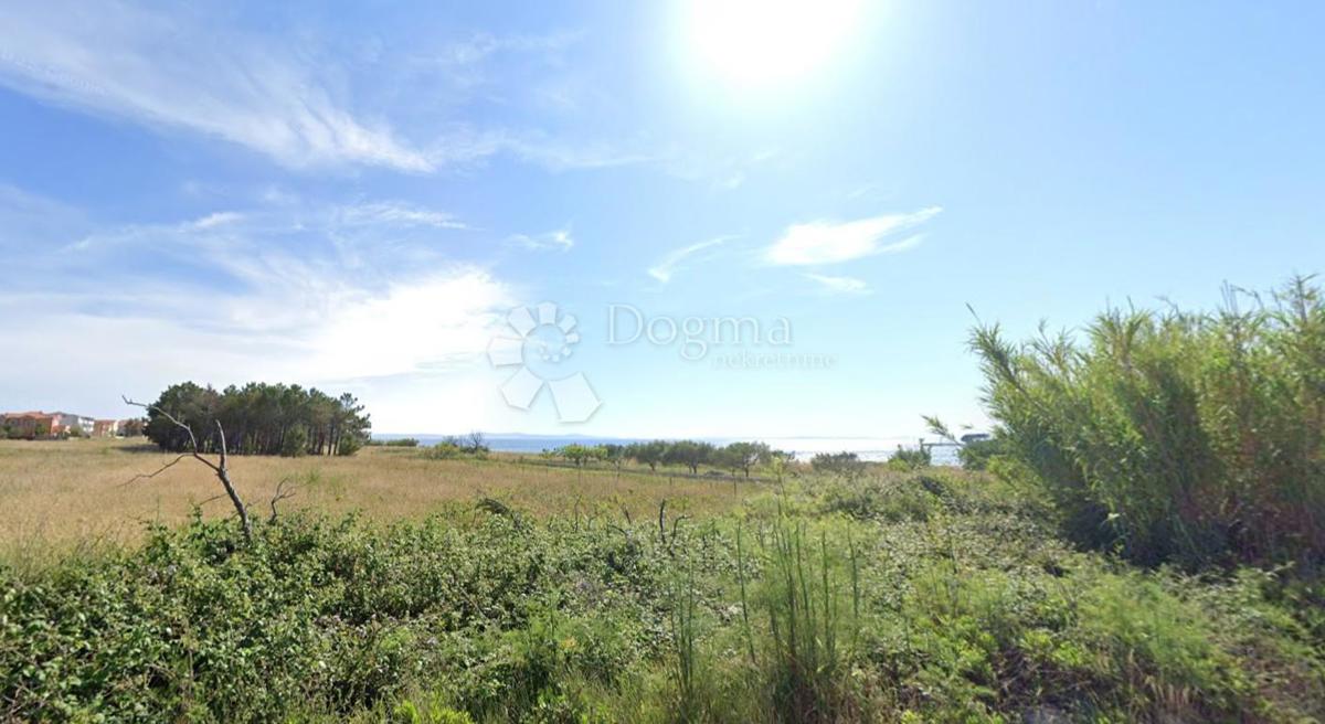 Privlaka: PREMIUM zemljišče 200 m od morja
