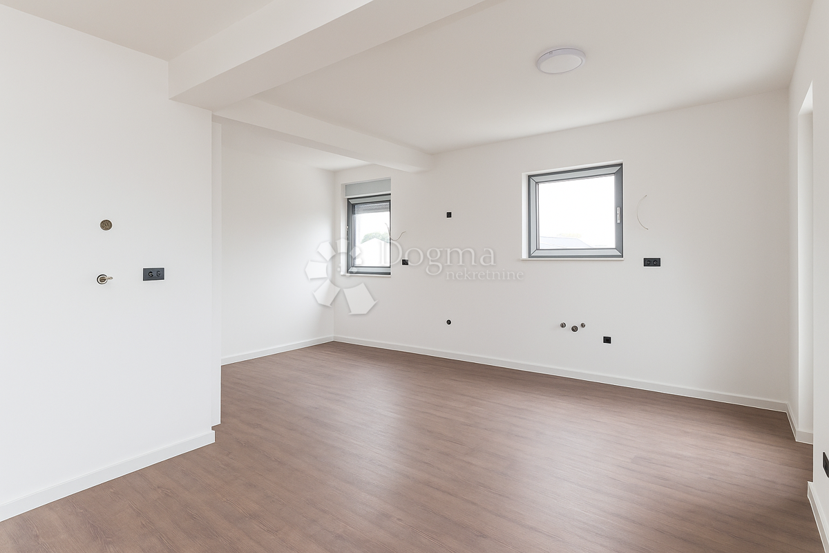 Moderna novogradnja 200 m od morja