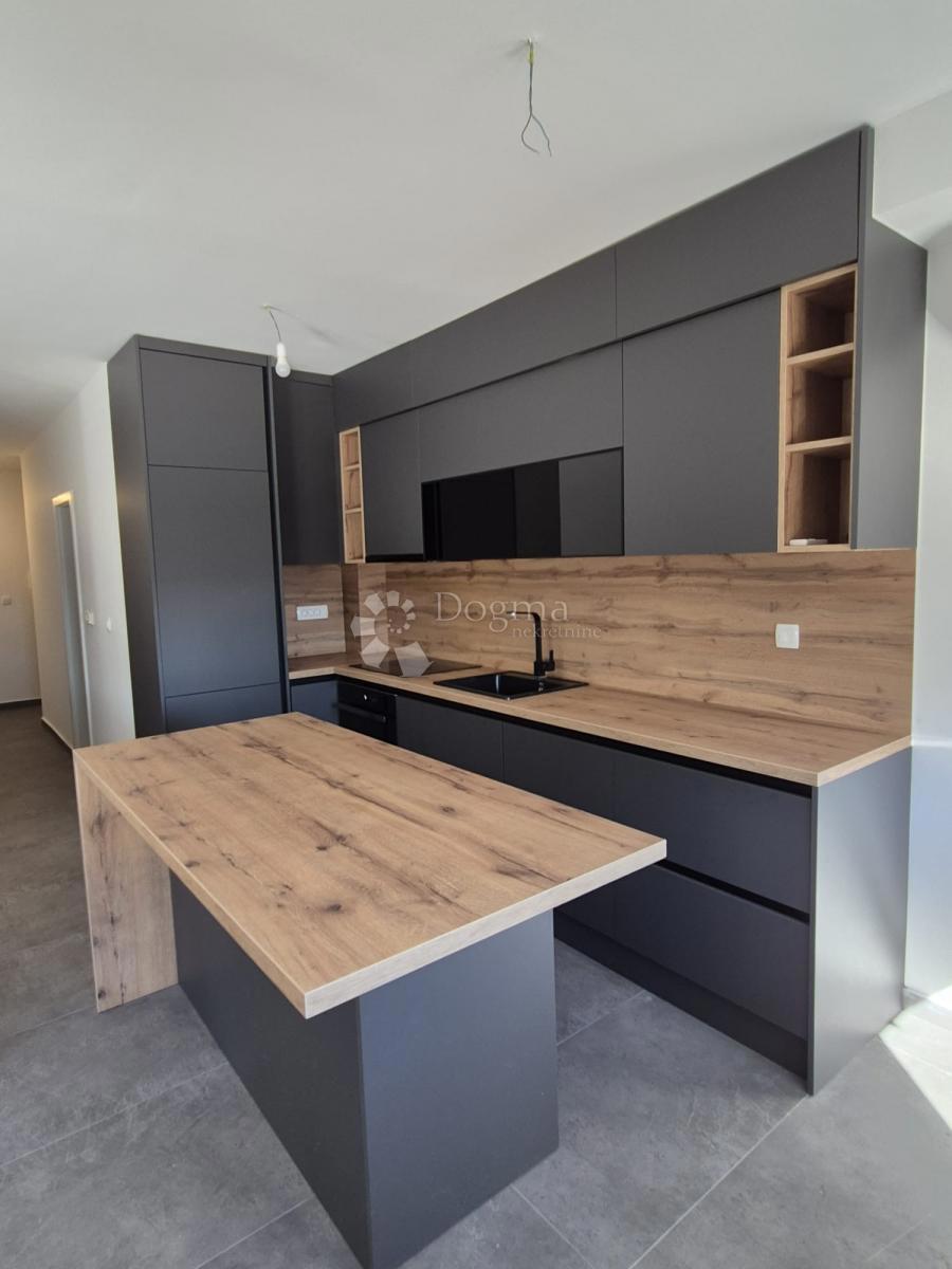 Stanovanje Okrug Gornji, Okrug, 60m2