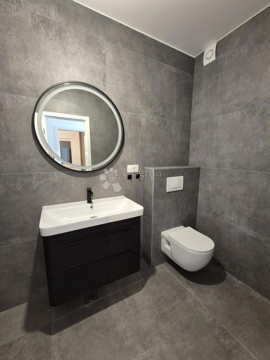 Stanovanje Okrug Gornji, Okrug, 60m2