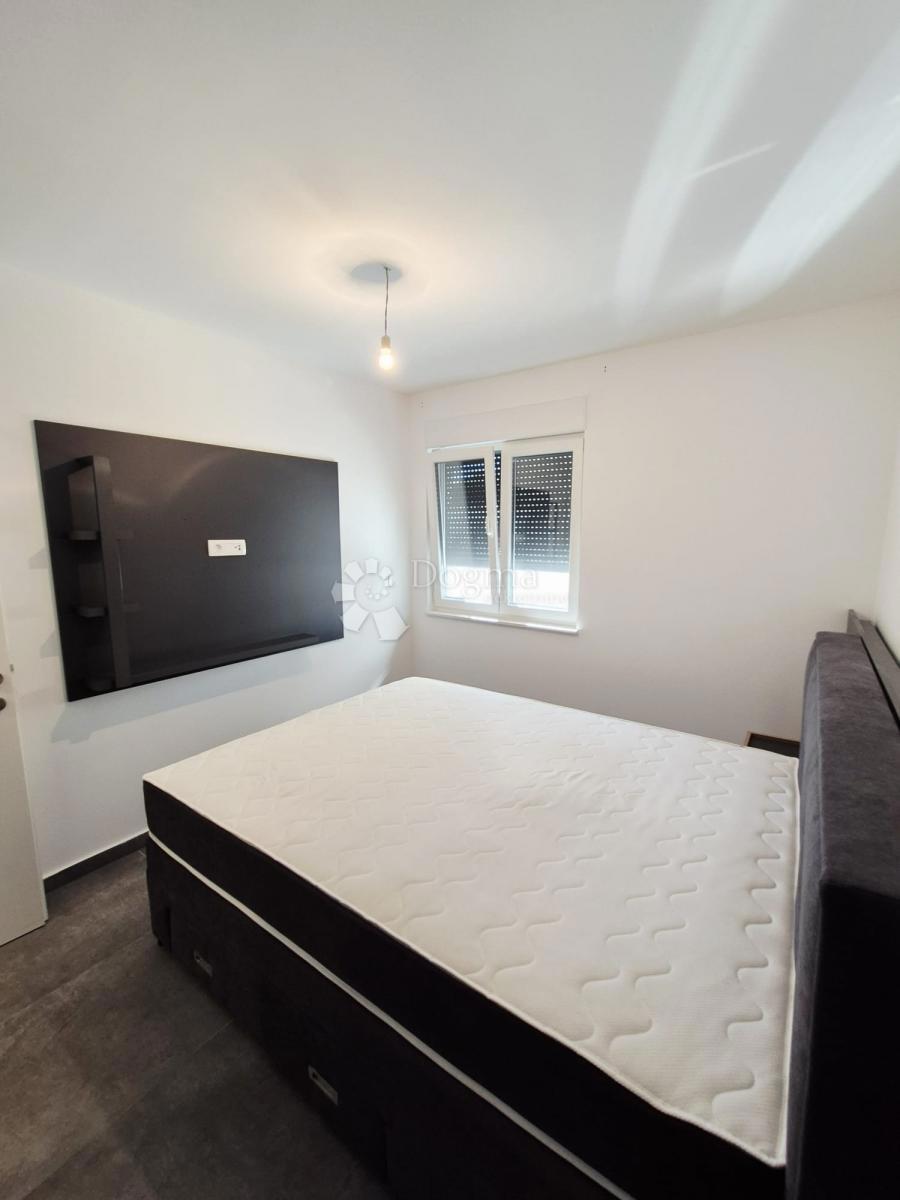 Stanovanje Okrug Gornji, Okrug, 60m2