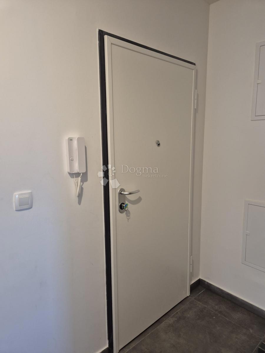 Stanovanje Okrug Gornji, Okrug, 60m2